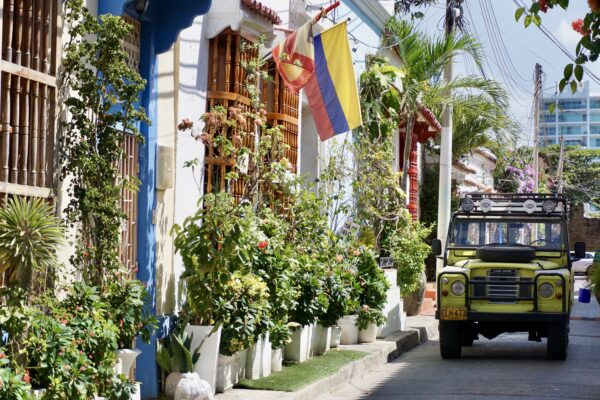 Cartagena _ Getsemani _ Jeep Flowers